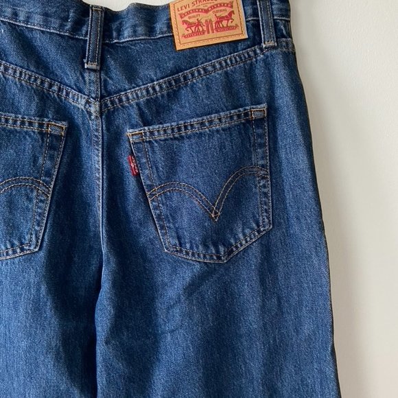 Levi's Medium Wash Hight Rise Wide Straight Leg Denim - Picture 3 of 6